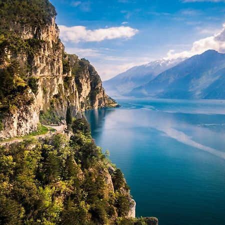 Sky&Pool Dom Apartment Riva del Garda Exterior foto