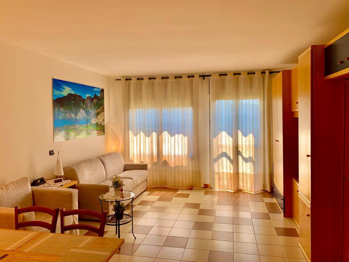 Sky&Pool Dom Apartment Riva del Garda Exterior foto