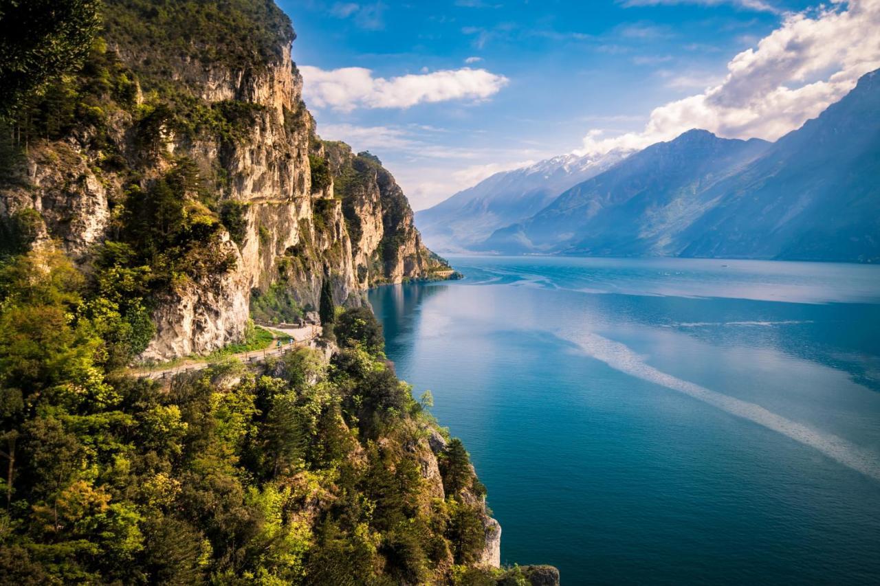 Sky&Pool Dom Apartment Riva del Garda Exterior foto