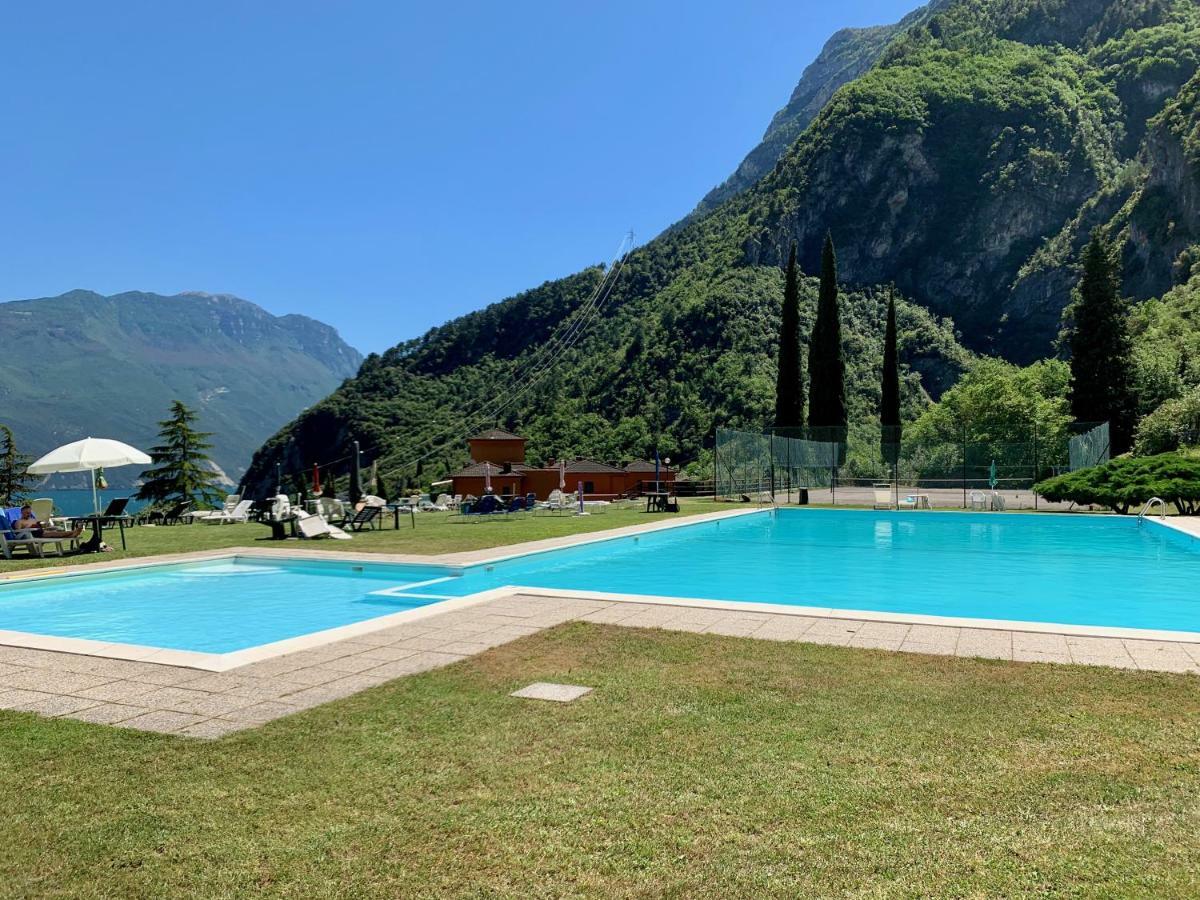 Sky&Pool Dom Apartment Riva del Garda Exterior foto