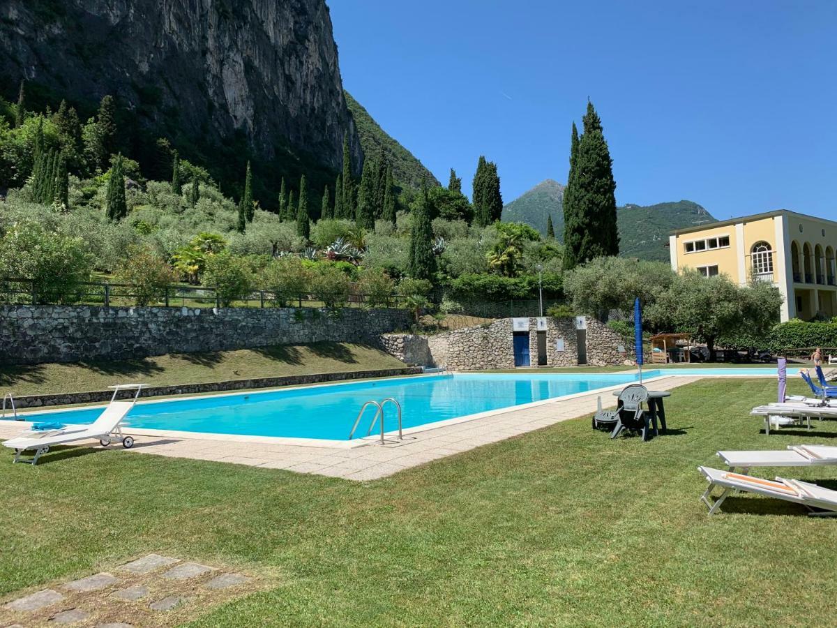 Sky&Pool Dom Apartment Riva del Garda Exterior foto