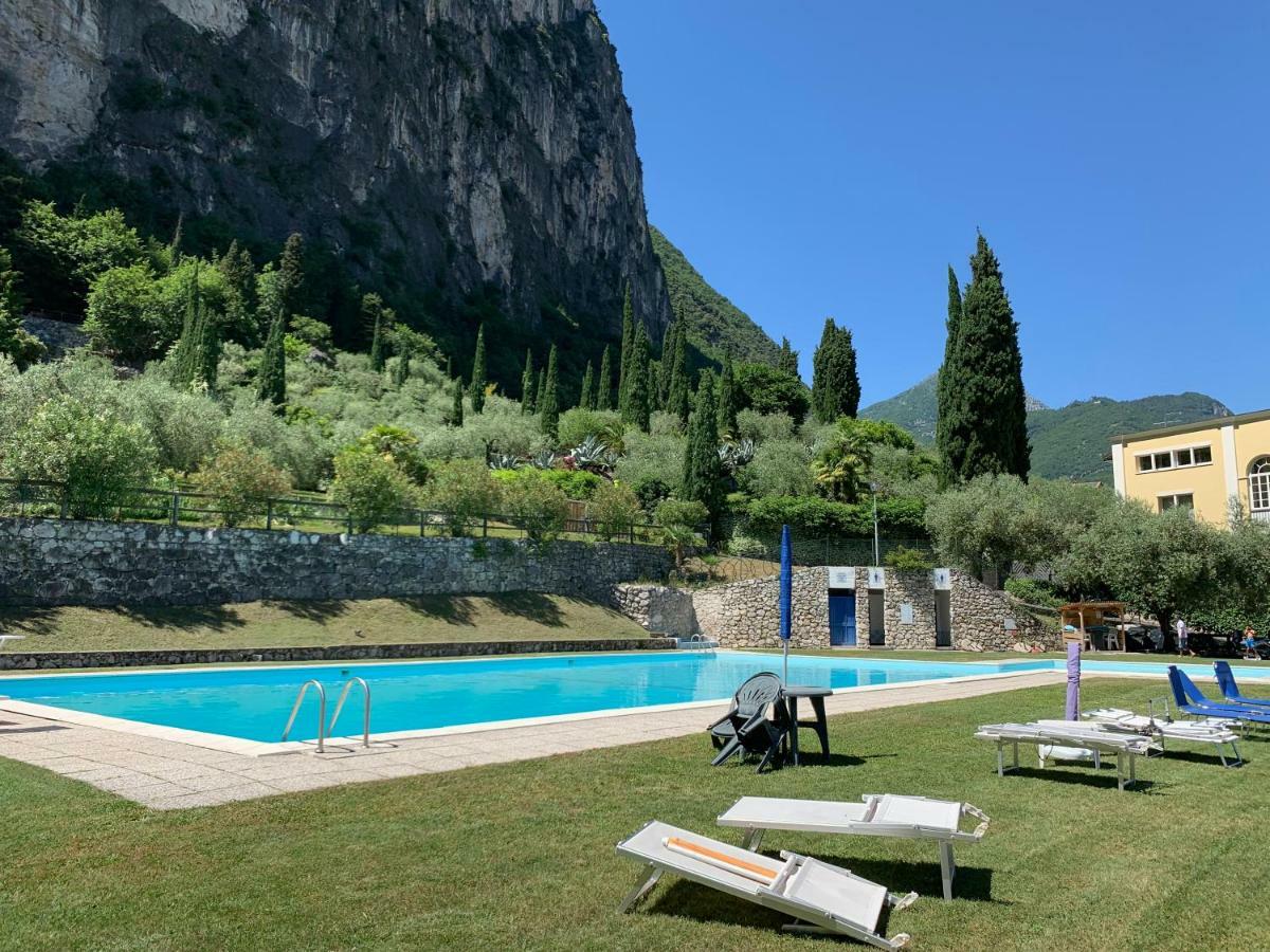 Sky&Pool Dom Apartment Riva del Garda Exterior foto