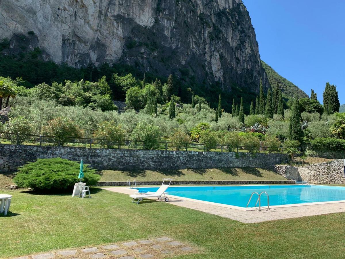 Sky&Pool Dom Apartment Riva del Garda Exterior foto